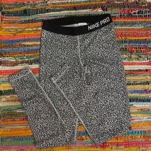 🏋️‍♀️ Nike Pro Full-Length Leggings